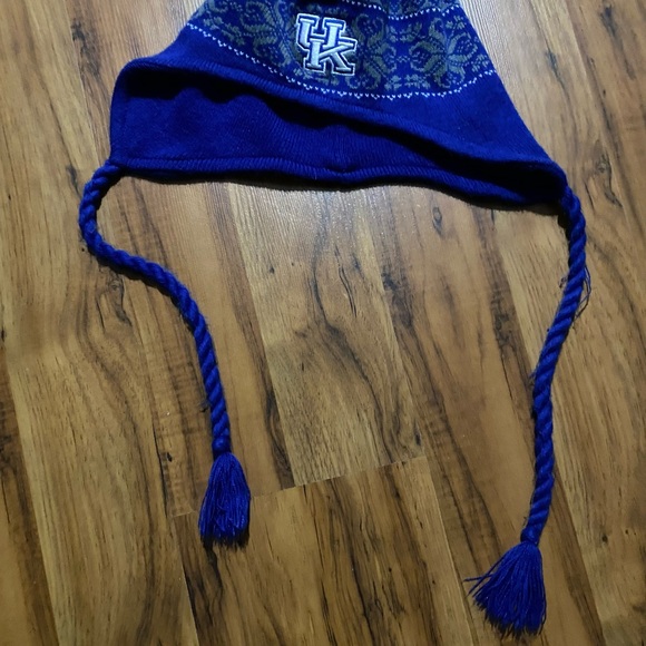 Women’s Captivating Headgear UK Wildcat Acrylic Toboggan Hat OS - Picture 6 of 15